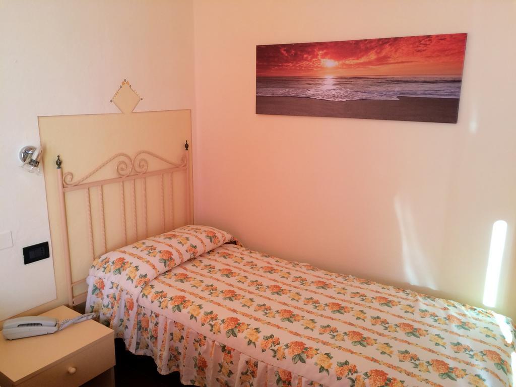 Lungomare Hotel 2*
